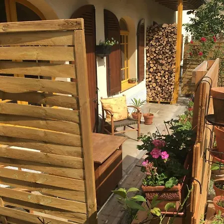 Charmant Appartement Sur Cour, Le Berlingott Bagneres-de-Bigorre Exterior photo